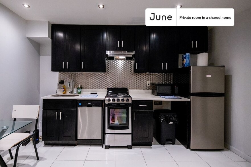 Building Photo - Room in Shared 5 bed/2 bath home in Upper West Side