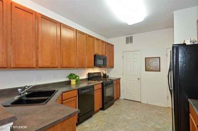 Building Photo - 376 Tower Dr