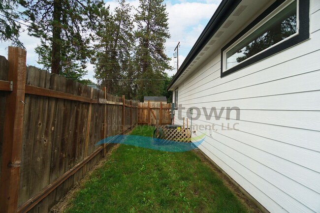 Building Photo - 2 Bedroom 1 Bath House Built in 2022 Avail...