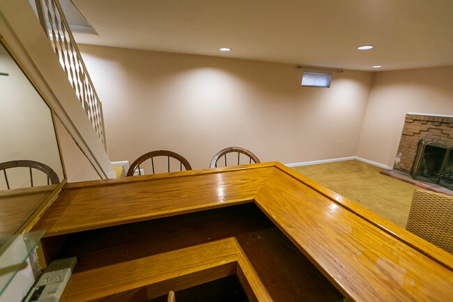 Building Photo - 5501 Auth Rd