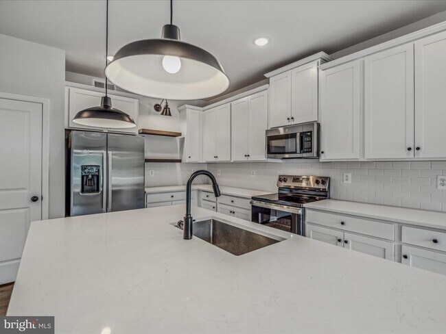 Building Photo - 290 Scoter Rd