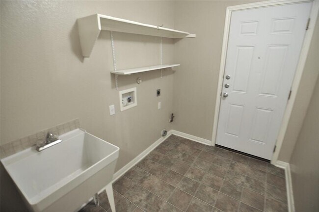 Building Photo - 1830 Paradise Ridge Dr