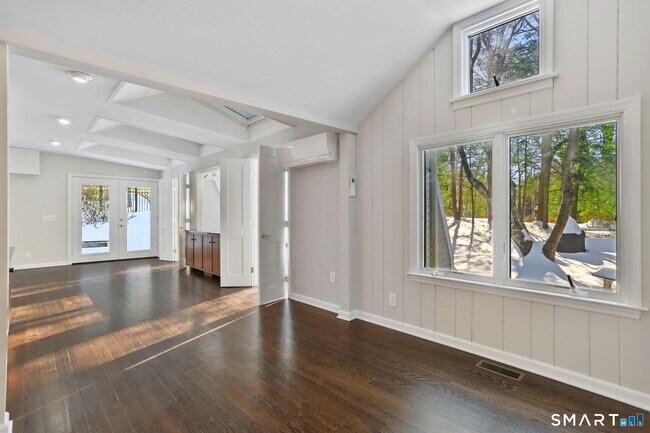 Building Photo - 815 Valley Rd