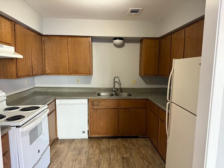 Building Photo - 2815 Longmire Dr