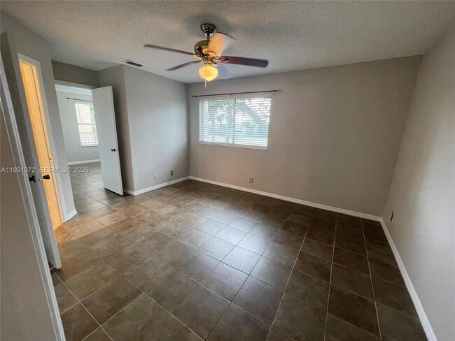 Building Photo - 3390 Pinewalk Dr N