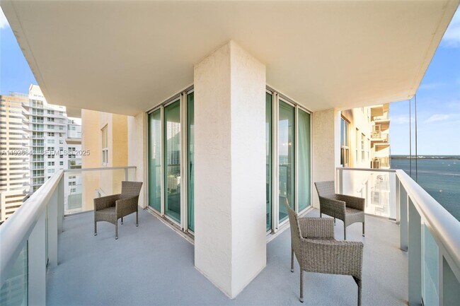 Building Photo - 1155 Brickell Bay Dr