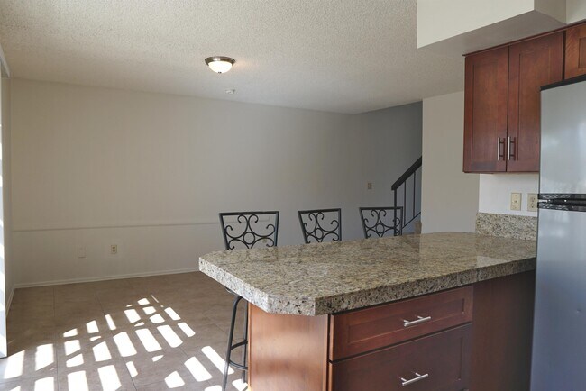 Building Photo - 6087 Montecito Cir