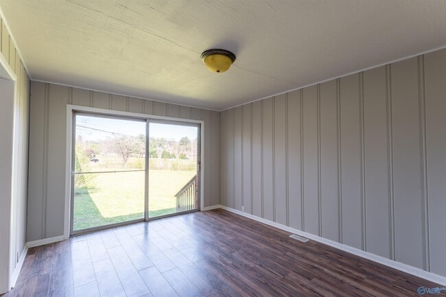 Building Photo - 712 Marion Dr