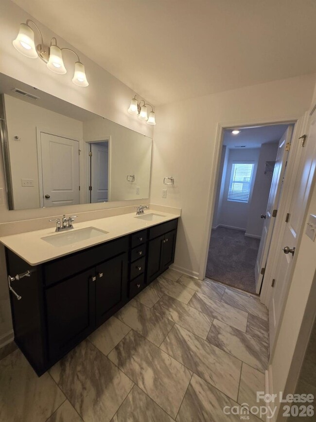 Building Photo - 774 Kitfox Dr NW