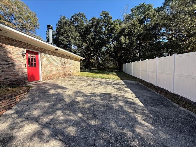 Building Photo - 315 Gaines Ave