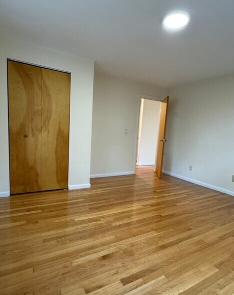 Building Photo - 73 Parkman St