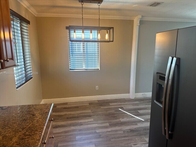 Building Photo - 1166 W 24th St