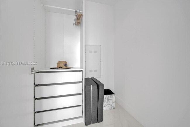 Building Photo - 17550 Collins Ave