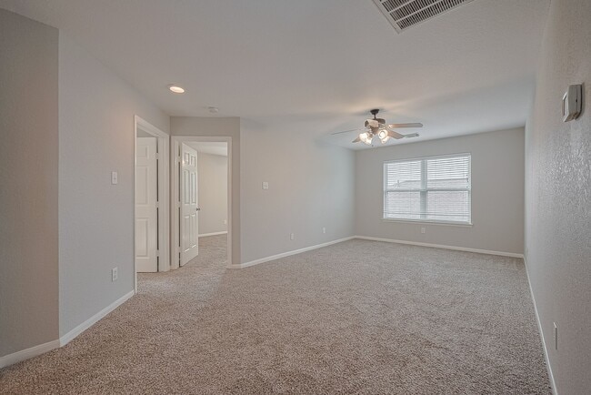 Building Photo - 9714 Angleside Ln