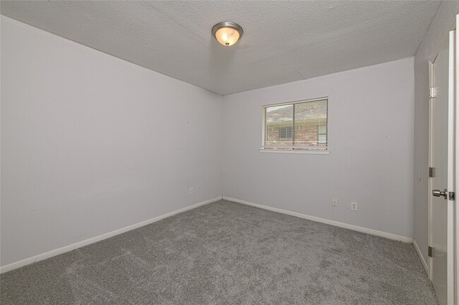 Building Photo - 5519 Fallengate Dr