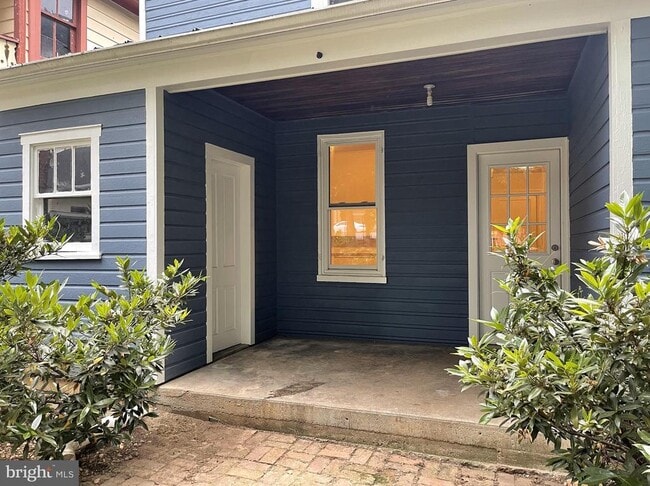 Building Photo - 211 S Maple Ave