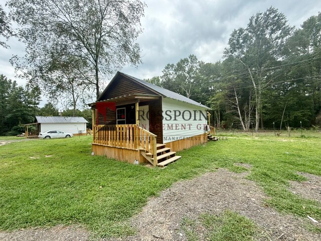 Building Photo - 2 Bedroom 1 Bathroom!