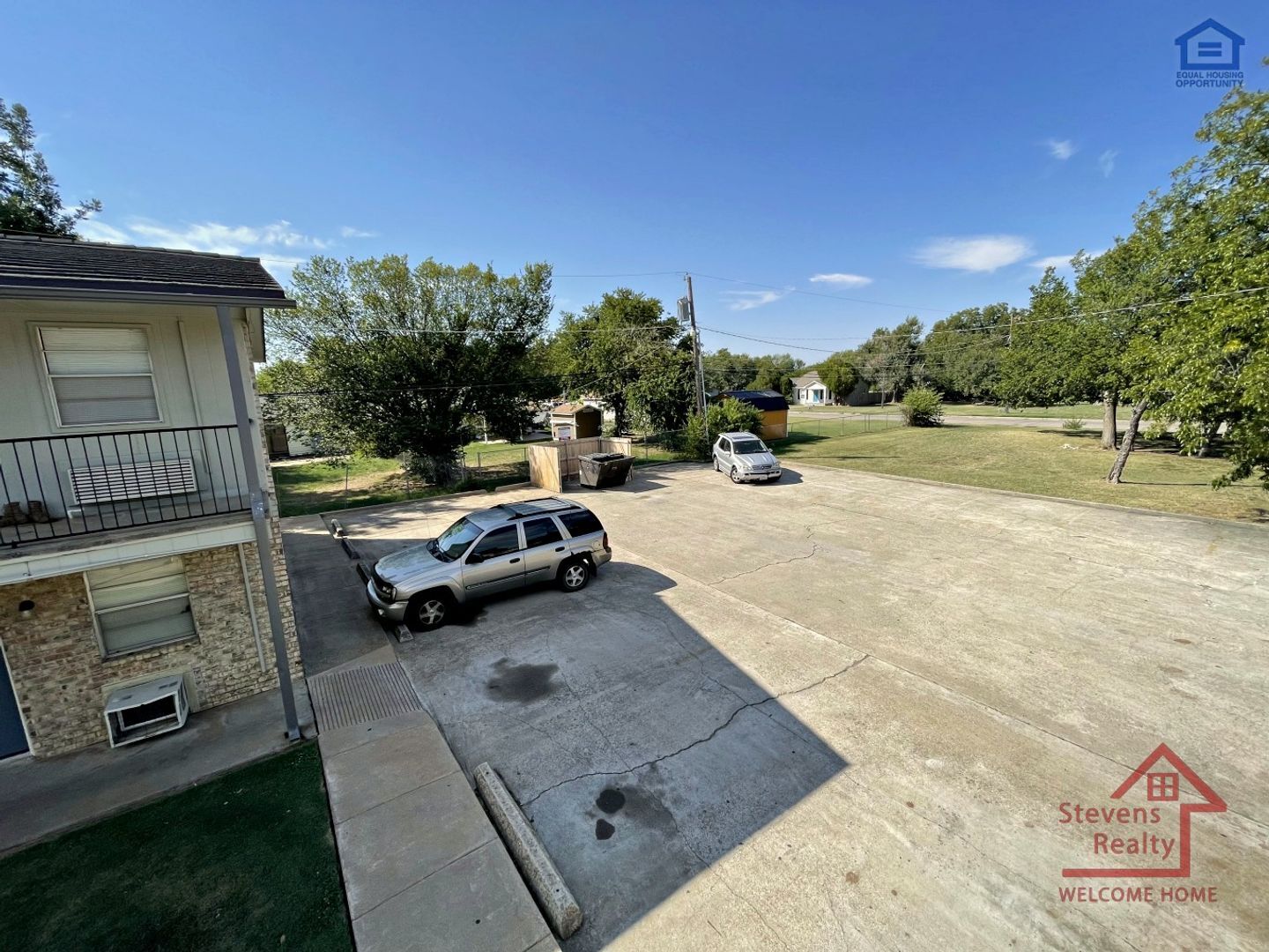 Building Photo - 1502 NW Kingsbury Ave