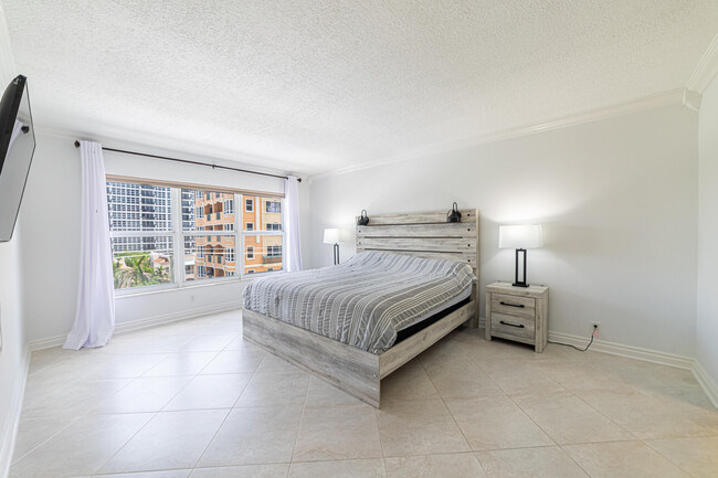 Building Photo - 405 N Ocean Blvd