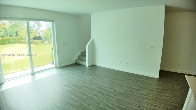 Building Photo - 4612 Hollister Ave