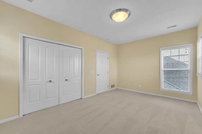 Building Photo - 2950 Hunley Dr