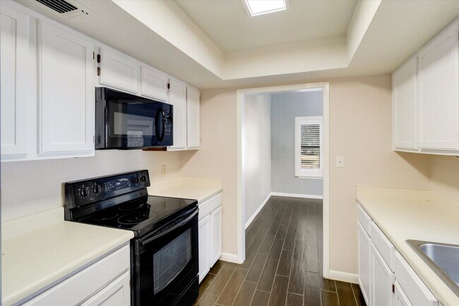 Building Photo - 8401 Echo Creek Ln