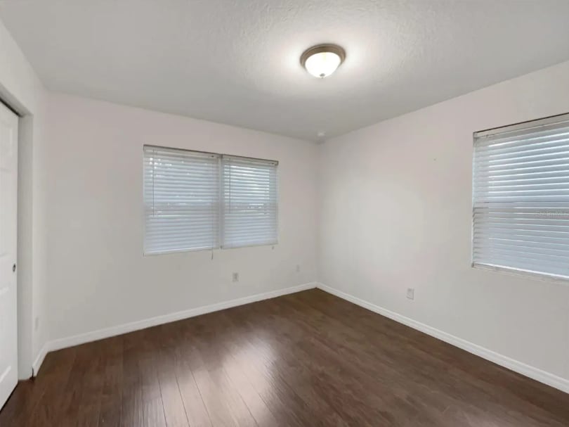 Building Photo - 930 School St