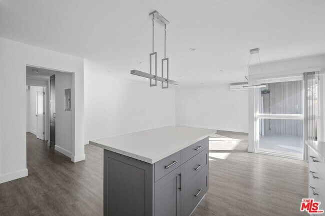Building Photo - 848 18th St