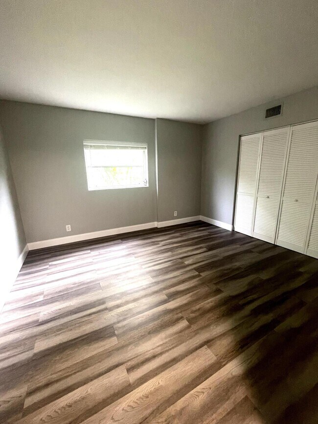 Building Photo - 1527 S Flagler Dr