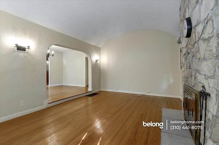 Building Photo - 8523 Alcott St