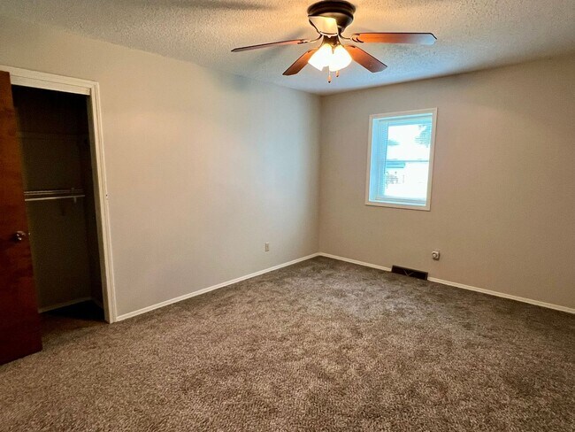 Building Photo - 3 Bed, 2 Bath in south central Springfield