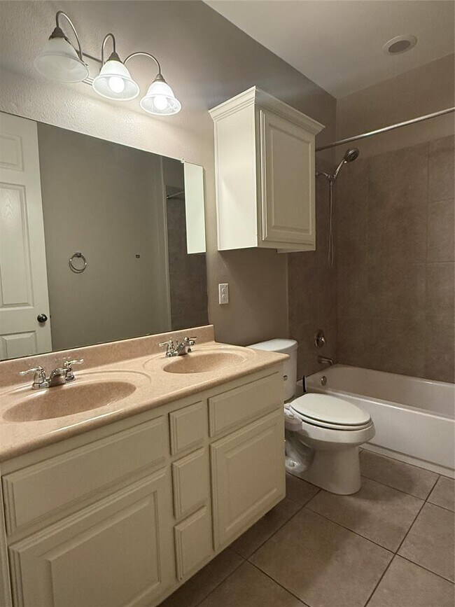 Building Photo - 112 E Adelanta Place