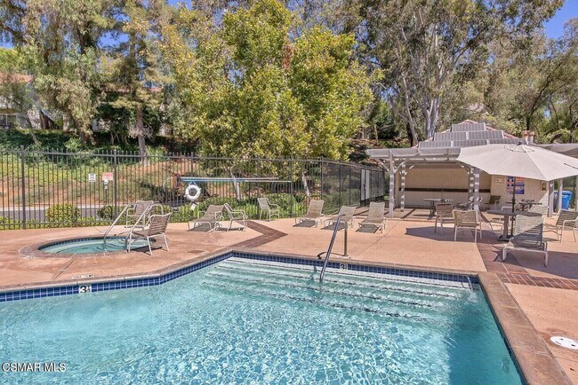 Building Photo - 974 Quarterhorse Ln