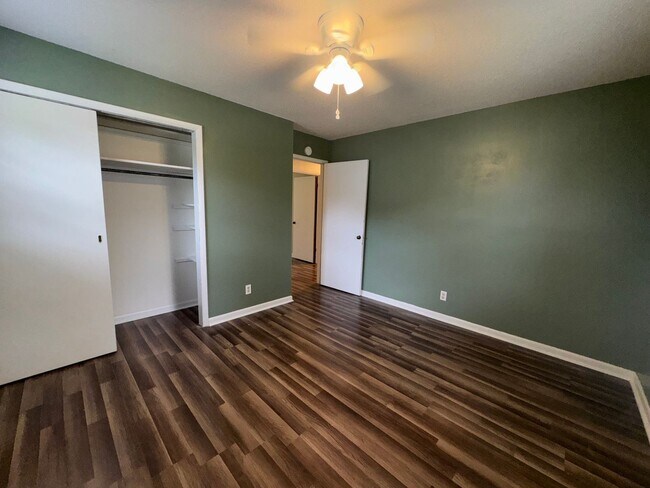 Building Photo - Minutes From Jax State and Jacksonville City Schools