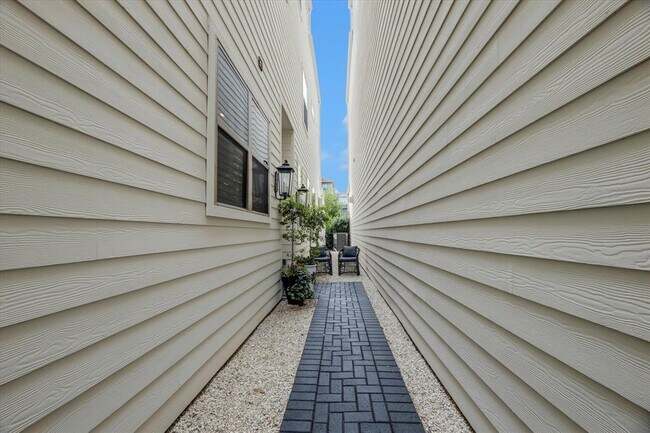 Building Photo - 540 W 26th St