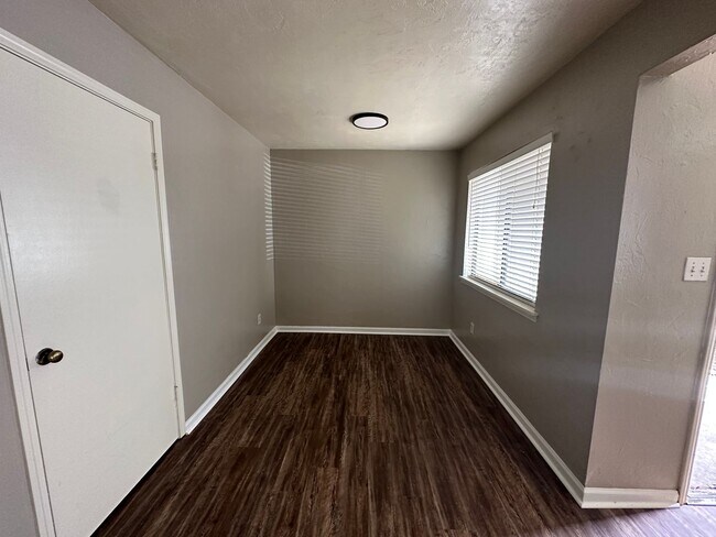 Building Photo - Downstairs unit NO CARPET ON GOLF COURSE!!!