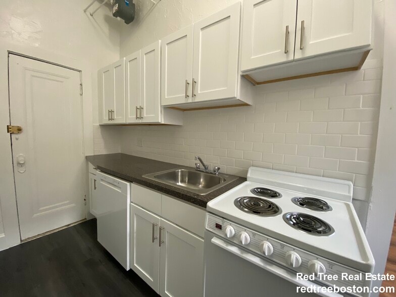 Building Photo - 99 Brainerd Rd