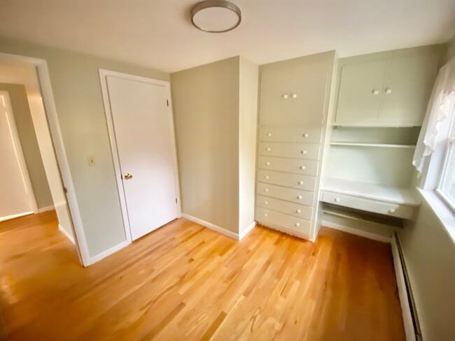 Building Photo - 4 Bedroom Home in Burlington VT Available 1/1/26!