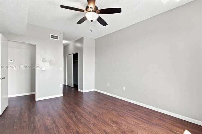 Building Photo - 6976 SW 39th St