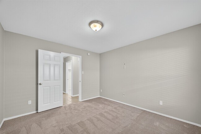 Building Photo - 1907 Meadow Edge Ln