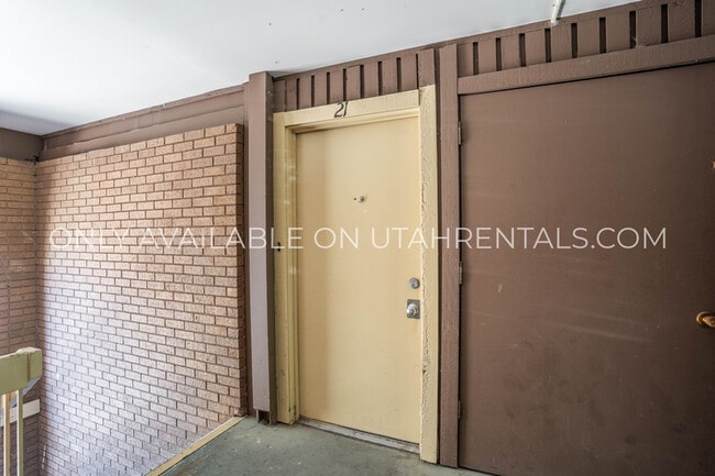 Building Photo - 1080 E 450 N