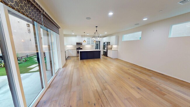 Building Photo - PRICE REDUCED | SOLAR | Great Location