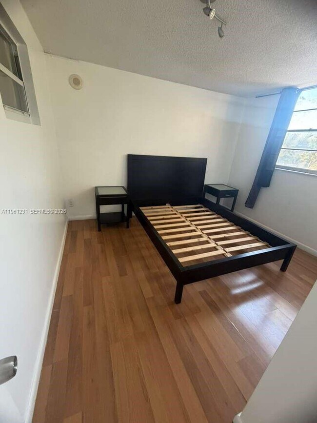 Building Photo - 1465 NE 123rd St