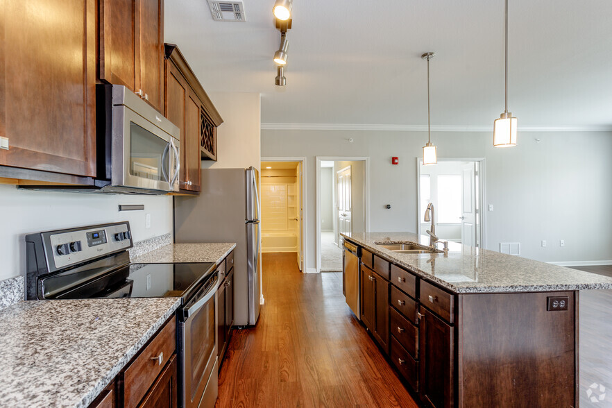 2BR, 2BA - D1 - The Residences At New Longview