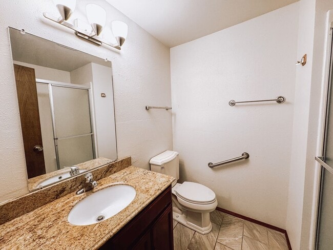 Building Photo - Elaborate 4 Bedroom 3 Bathroom Retreat in ...