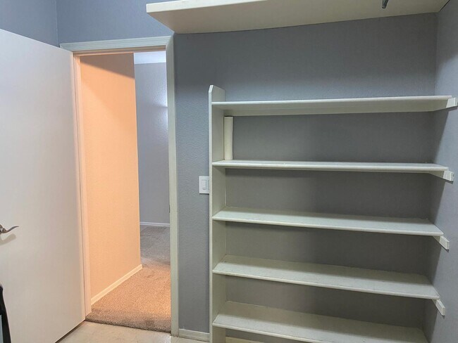 Building Photo - 1330 E Pedro Rd