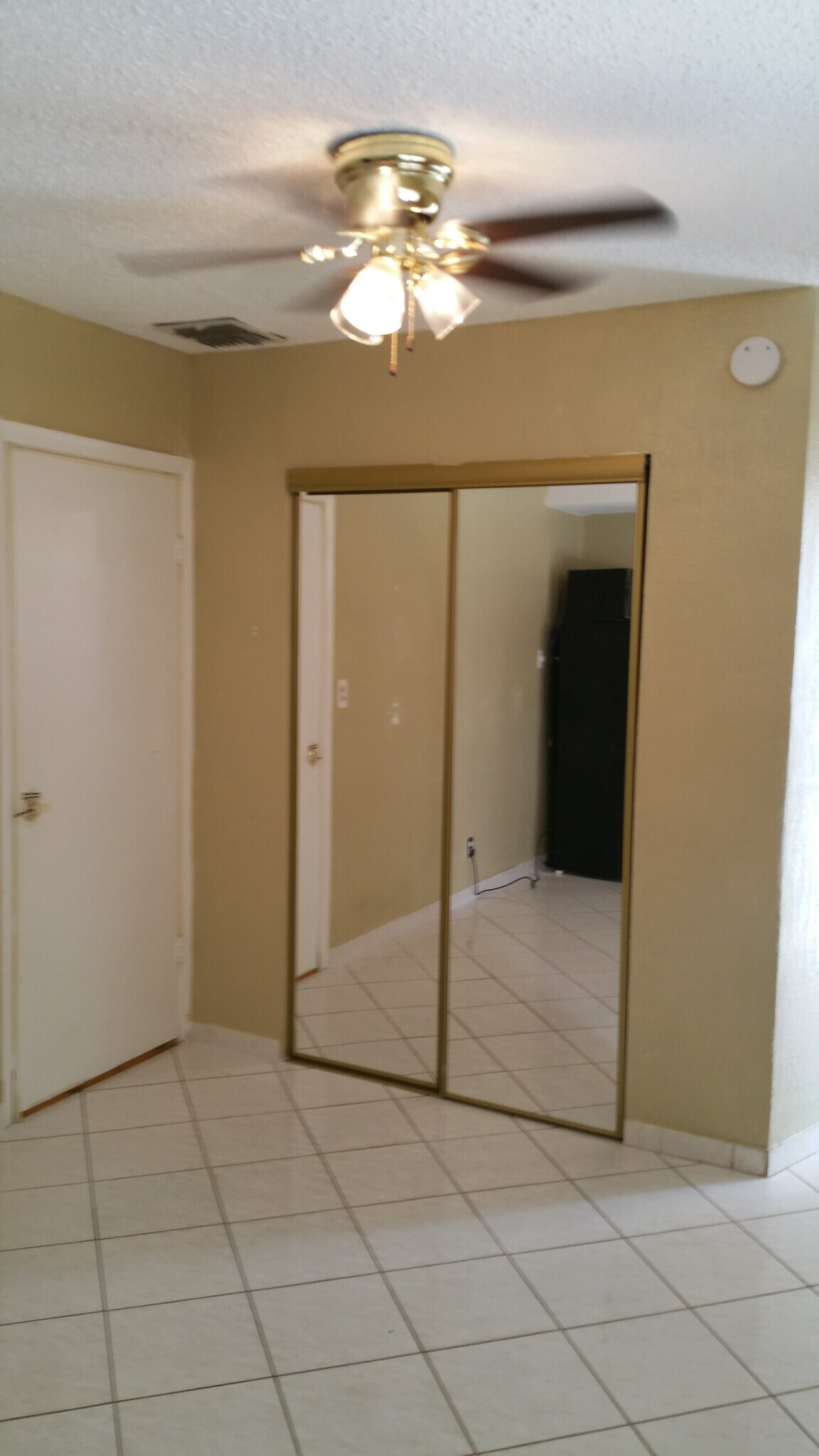 Building Photo - 2842 Van Buren St