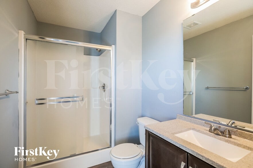 Building Photo - 2211 Larkspur St