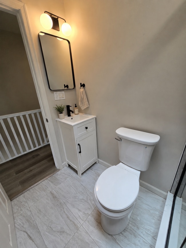 Building Photo - Beautiful Newly-Renovated Home!