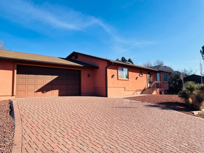 Primary Photo - Single family home in the Village of Oak C...